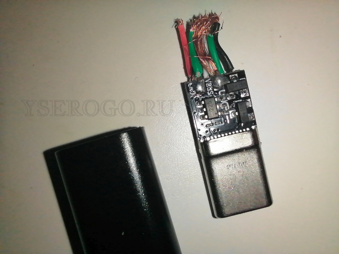 Плата адаптера USB-C для одновременной зарядки и передачи данных на 225