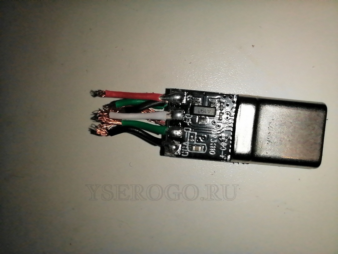 Плата адаптера USB-C для одновременной зарядки и передачи данных на 225